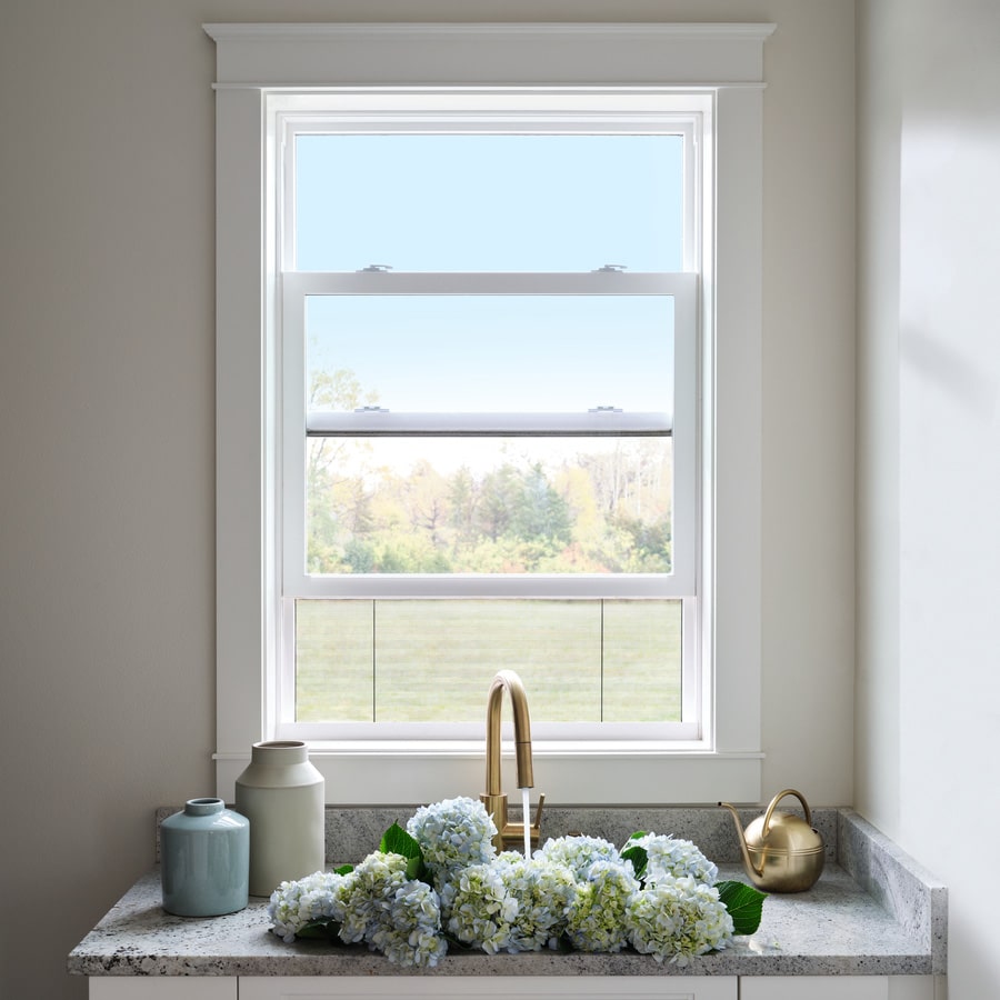 SINGLE-HUNG window